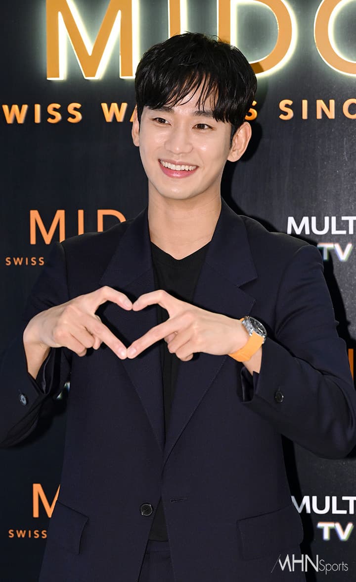 Kim Soo Hyun Takes Fan Interaction to New Heights on Bubble