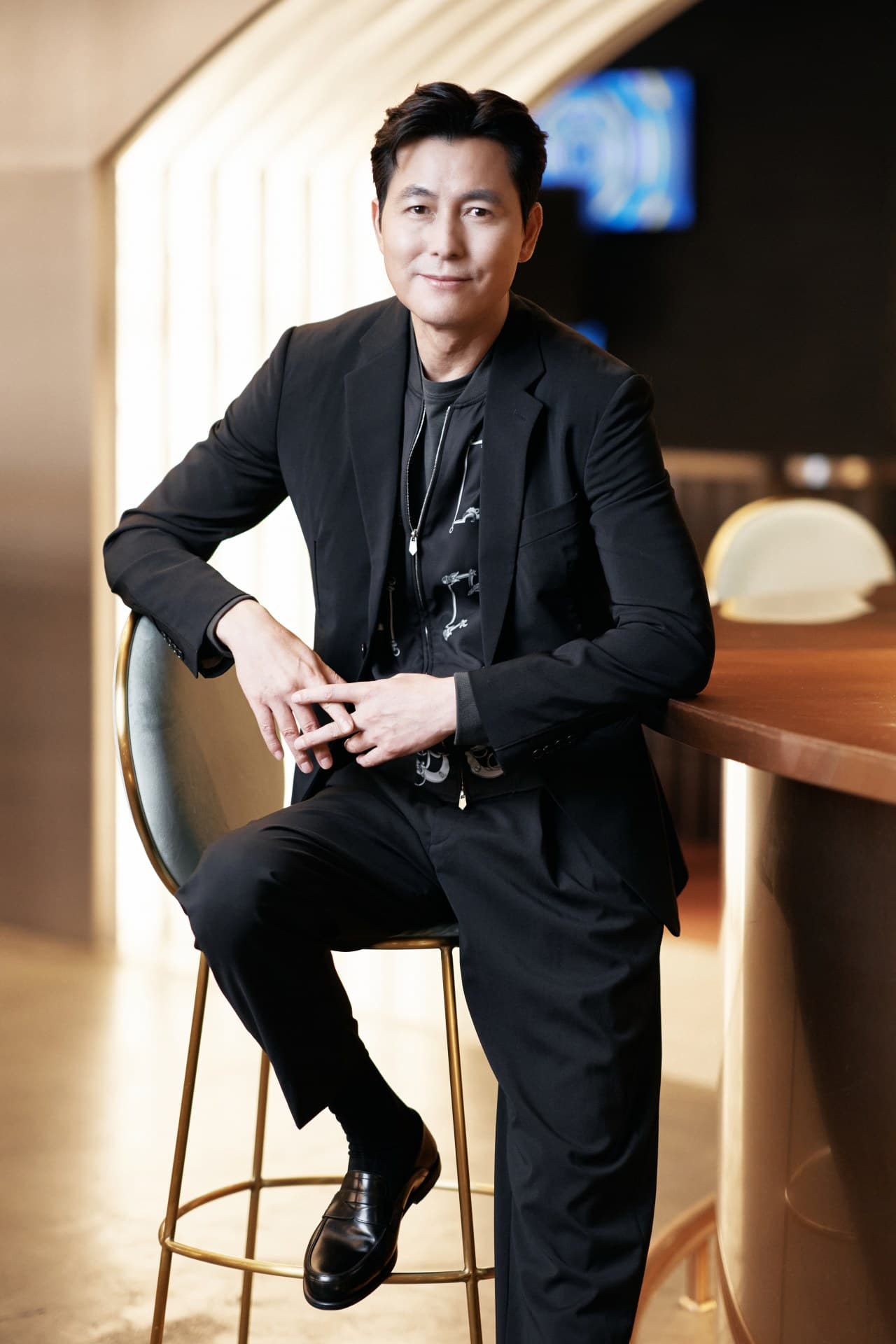 Jung Woo Sung Sits Out the 45th Blue Dragon Film Awards as Scandals Mount