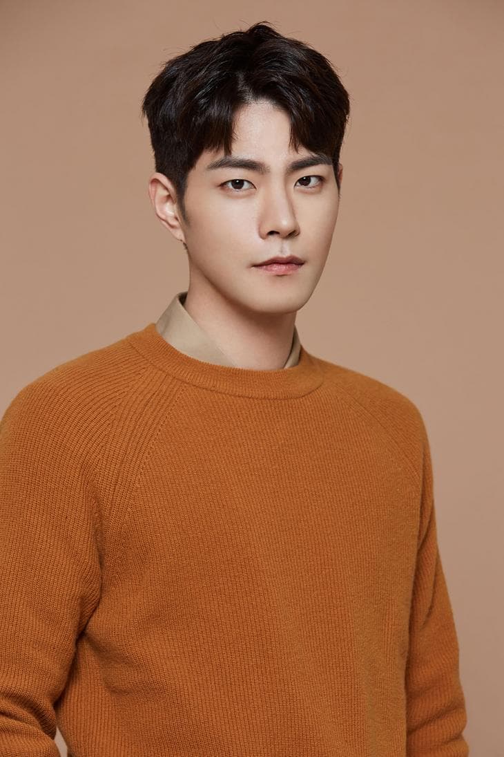 Hong Jong Hyun Is Making His Comeback with a New Comedy Drama About Stock Market