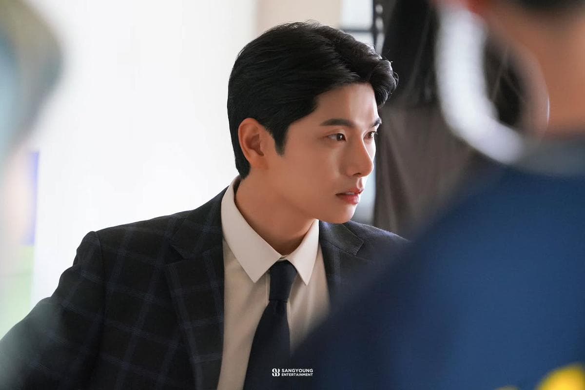 Lee Yi Kyung Becomes K-Pop Idol-Maker in Japanese Drama ‘Dream Stage’