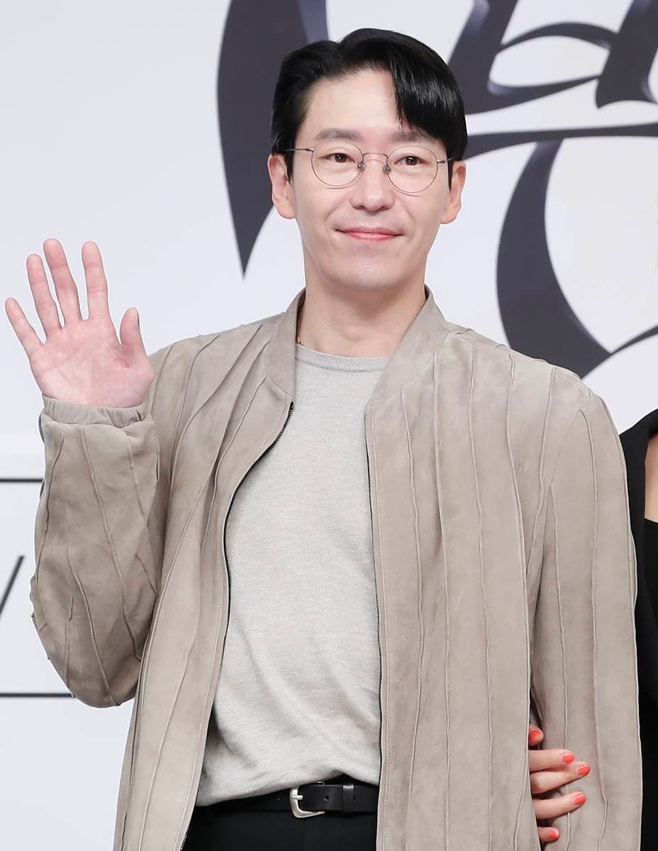 Um Ki Joon Announces Marriage With His Non-Celebrity Girlfriend