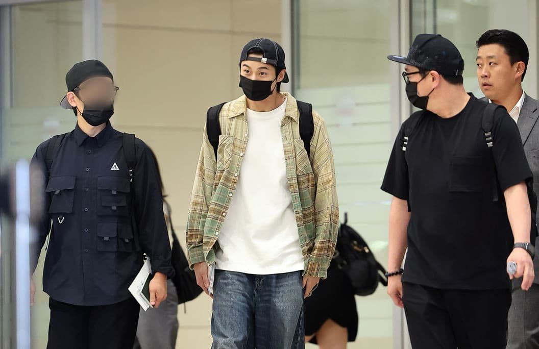 Byeon Woo Seok Returns to Korea with Reduced Security After Controversy