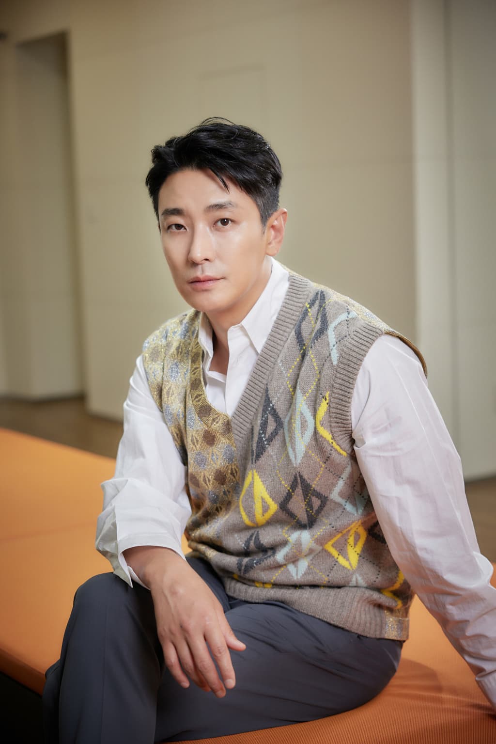 Ju Ji Hoon Considers Returning to Romance After 18 Years with &#8216;Love in the Moonlight&#8217; Writer&#8217;s New Series