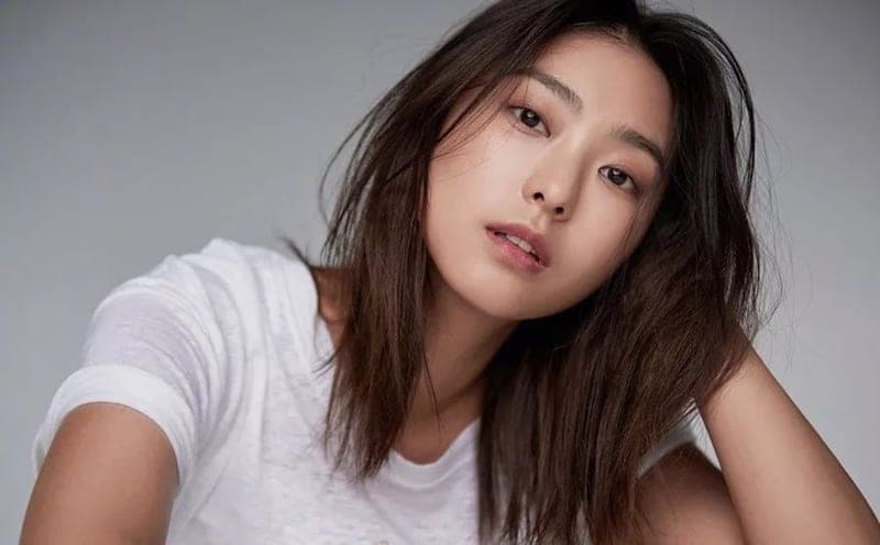 Former SISTAR’s Bora Officially Signs with KeyEast