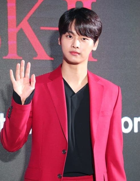 VIXX&#8217;s N Signs Contract with So Ji Sub&#8217;s label 51K and Shares a Handwritten Letter for His Fans