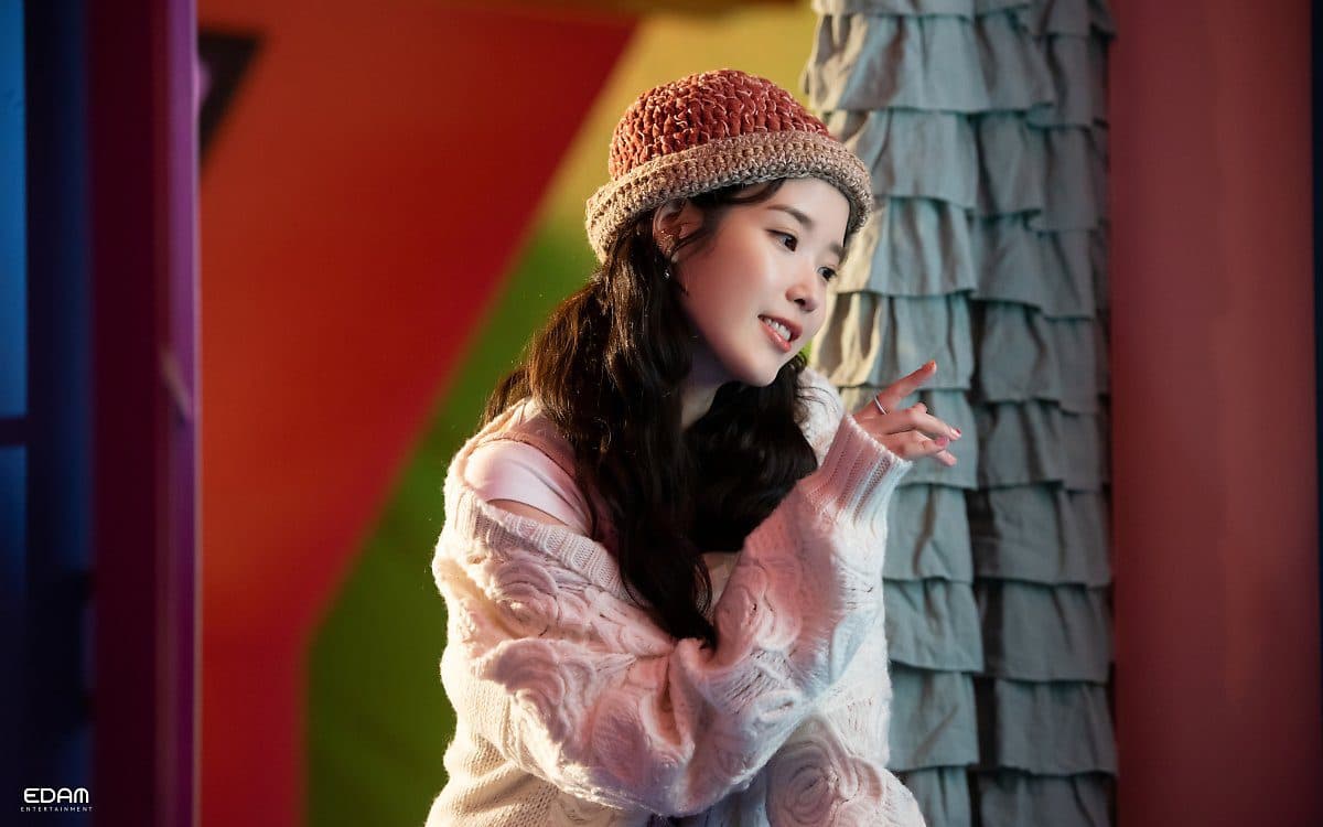 IU&#8217;s Label Apologizes for Selling Defective Merchandise and Announces Legal Action Against Malicious Commenters
