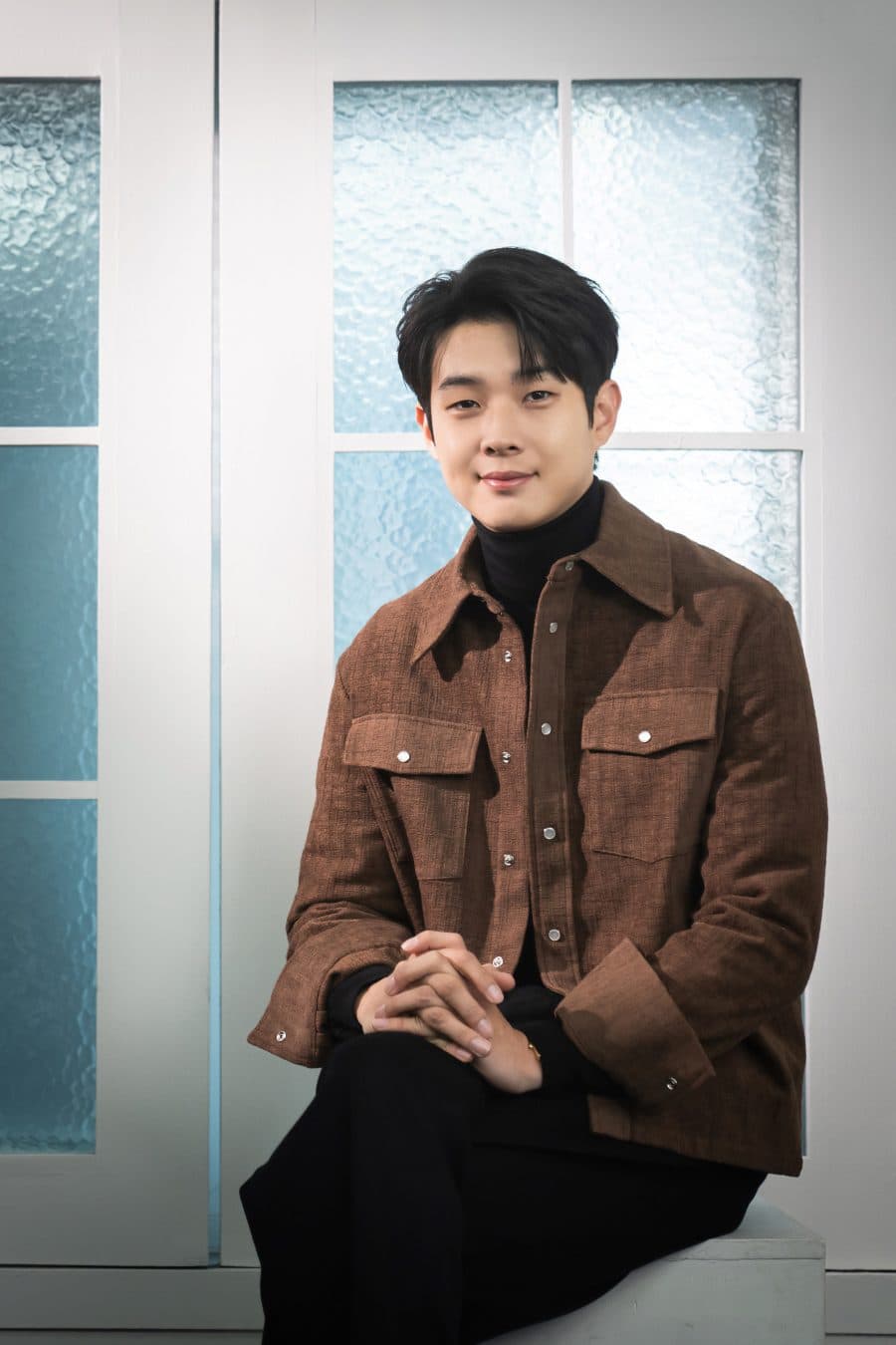 Choi Woo Shik Says ‘The Policeman’s Lineage’ Helped Him Overcome the Pressure After the Success of ‘Parasite’