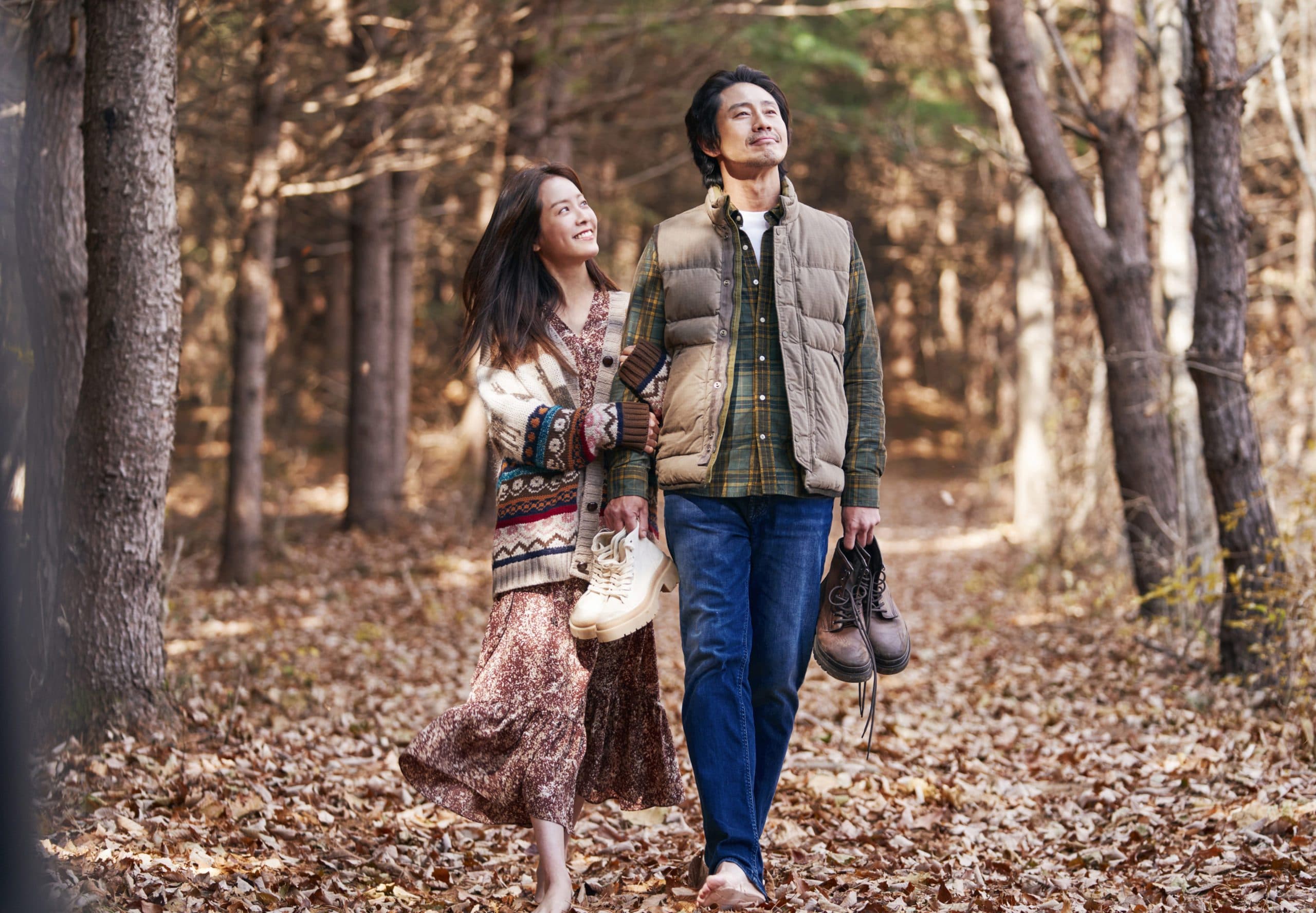 Shin Ha Kyun and Han Ji Min Have a Sad but Beautiful Reunion in &#8216;Yonder&#8217;