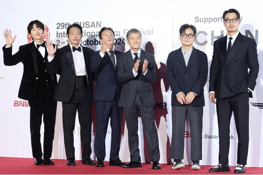 Song Joong Ki Gets Emotional at First Screening for &#8216;Bogota&#8217; at BIFF