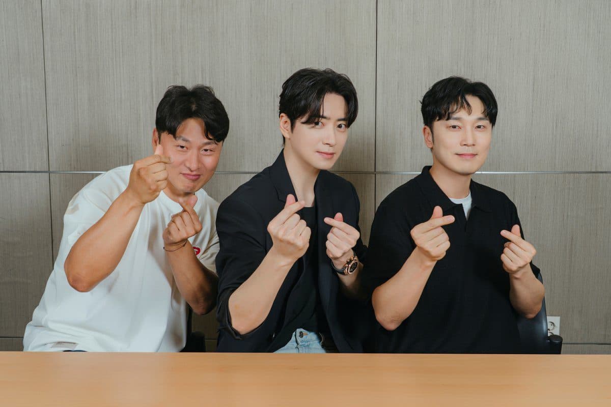 Lee Jun Hyuk Hits the Jackpot But Still Punches the Clock in New TVING Series