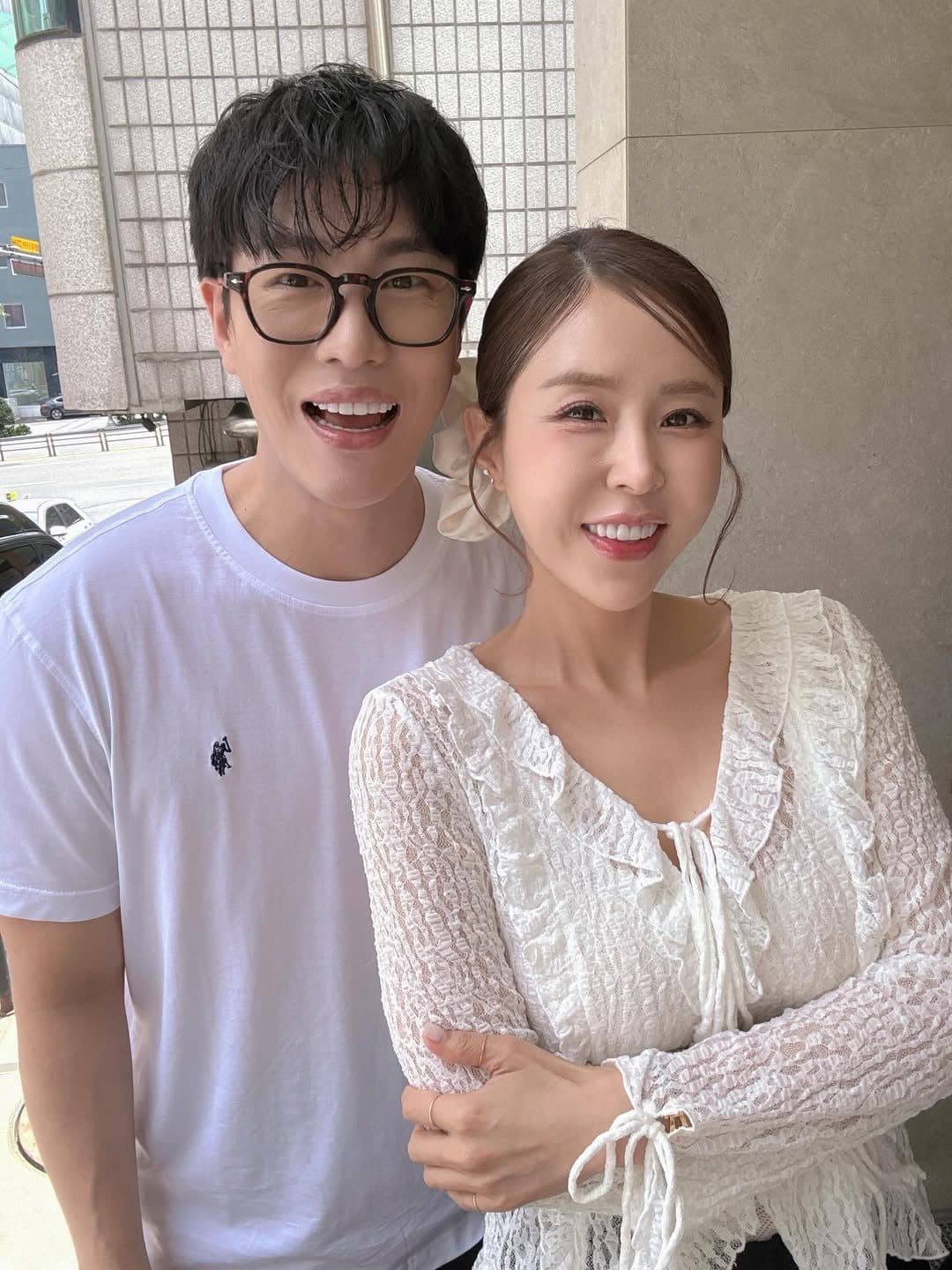 Shinji Pulls Out All Stops to Defend Fiancé MoonOne Against Online Accusations