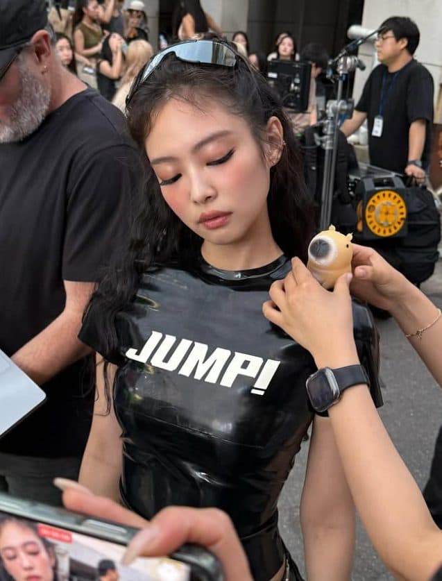 BLACKPINK’s Jennie Goes Viral for Unique Airport Shoes Also Worn by Shin Mina and Lee Hyori
