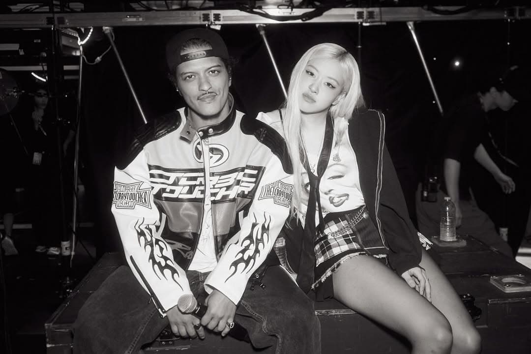 Bruno Mars Joins BLACKPINK’s Rosé Onstage in LA for Surprise ‘APT.’ Performance