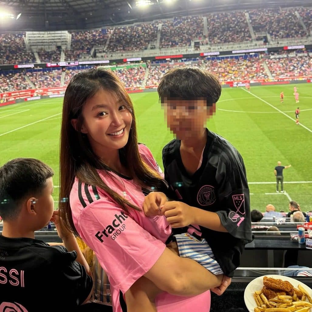 Lee Si Young Spotted With Baby Bump Watching Messi’s Soccer Match Live