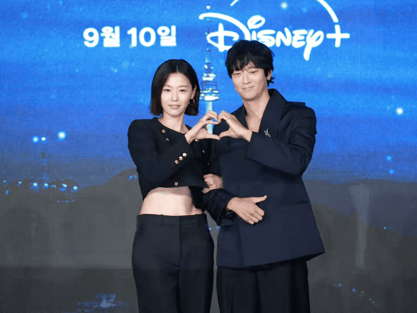 Kang Dong Won Admits He Was Smitten With Jun Ji Hyun While Filming ‘Tempest’