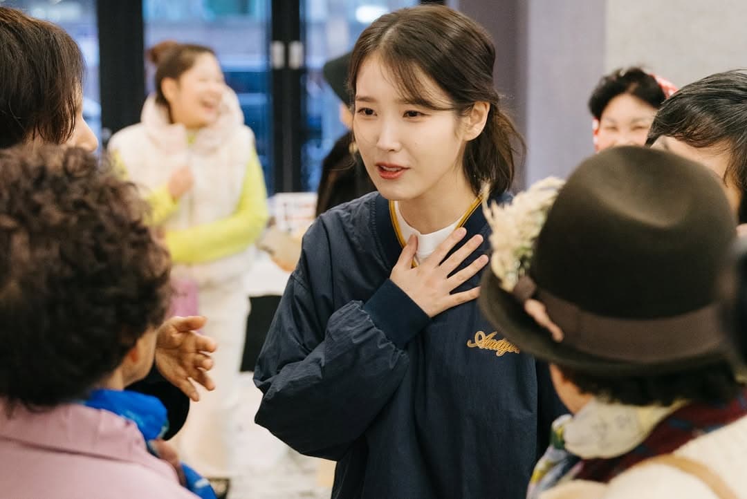 IU Sends Heartfelt Gift to Jeju Art Studio Linked to Netflix Hit &#8216;When Life Gives You Tangerines&#8217;