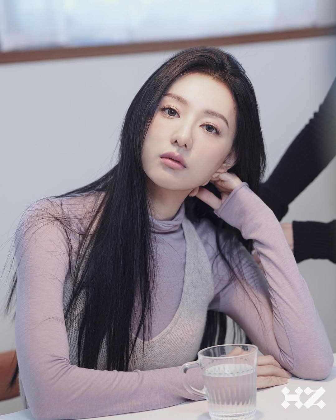 Kim Ji Won Considers Role as Korea&#8217;s First Female Detective in New Project by &#8216;Tempest&#8217; Writer