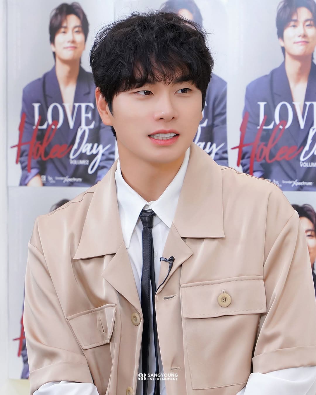 Lee Yi Kyung Scandal Deepens as Accuser Posts Another Set of Explicit DMs