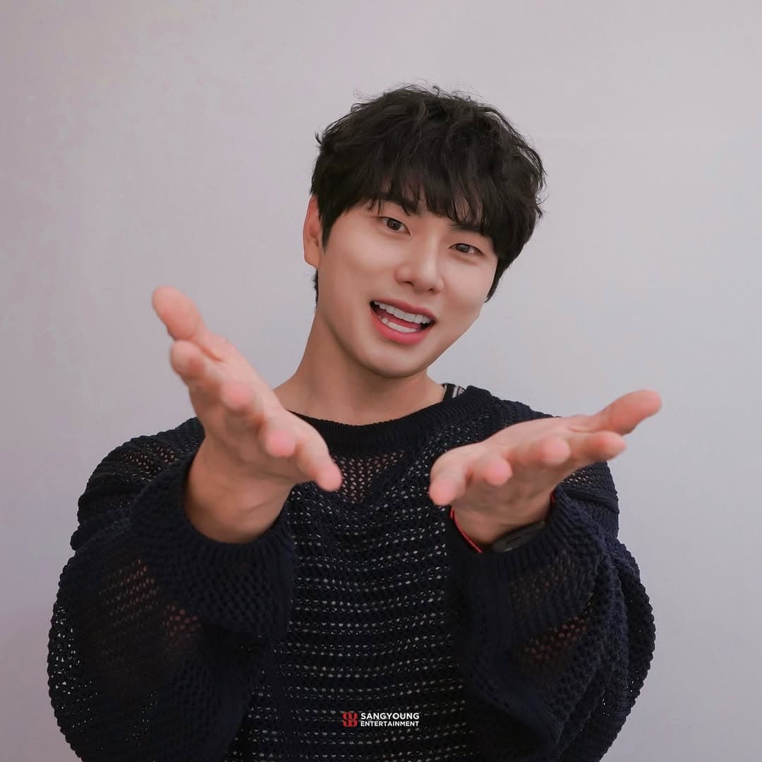 Lee Yi Kyung DM Controversy Deepens as Accuser Claims Messages Were “Unsent”