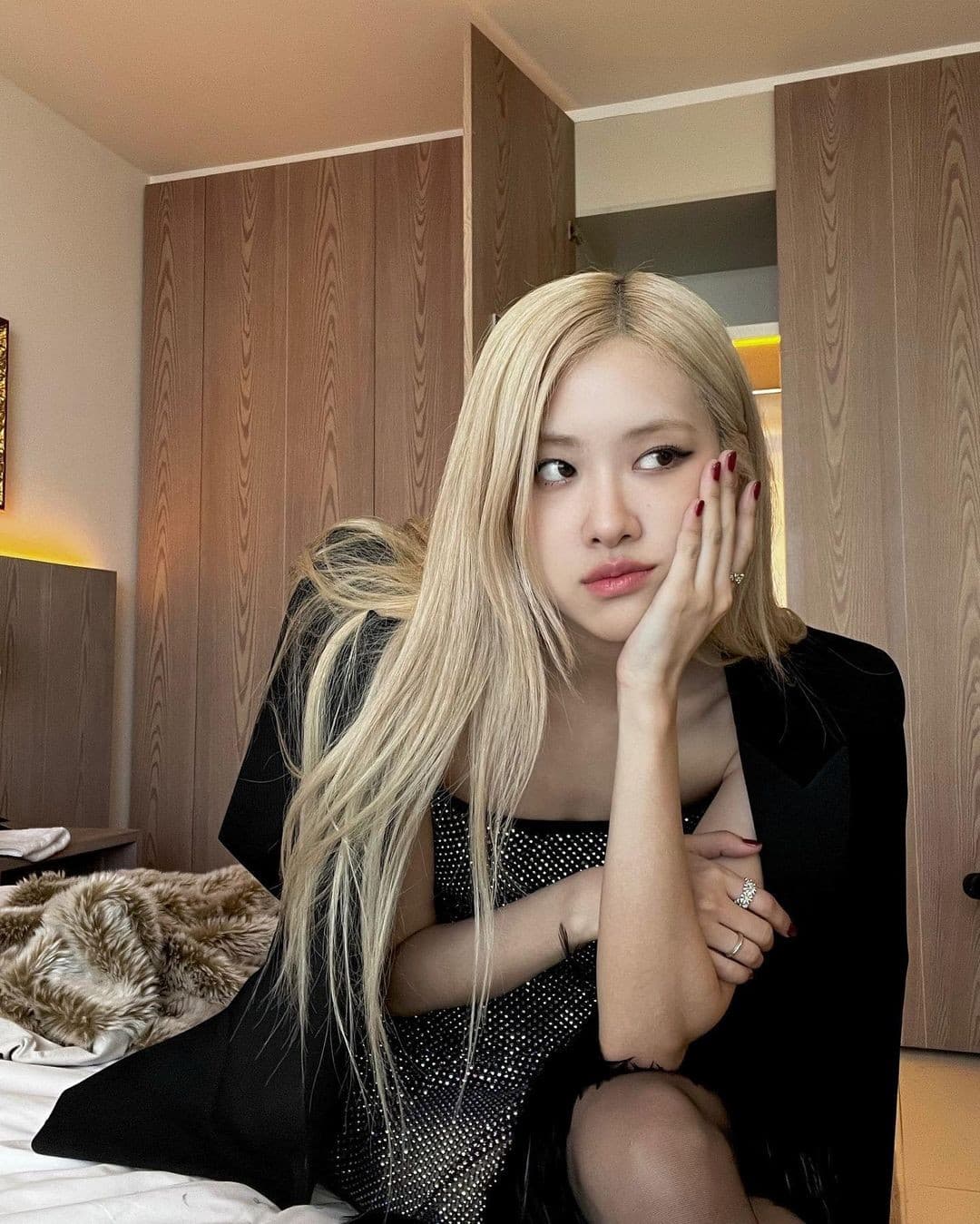 Rosé Spotted with Columbia Records CEO Amid Uncertain Future with YG