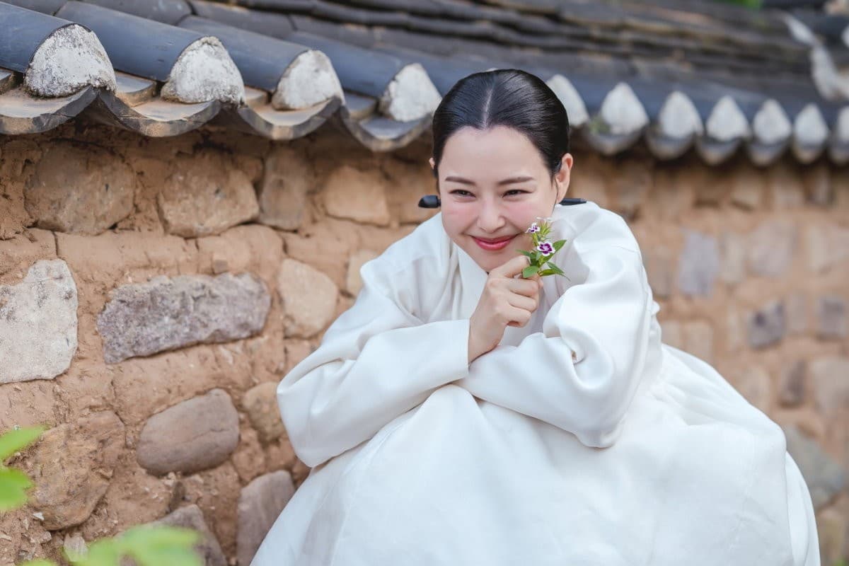 Lee Ha Nee&#8217;s &#8216;Knight Flower&#8217; Steals Hearts, Ends as MBC&#8217;s Latest Hit Historical Series