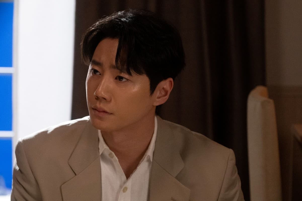 Lee Jun Young Makes Surprise Entry into Japanese Cinema with Takuya Kimura’s ‘Tokyo Taxi’