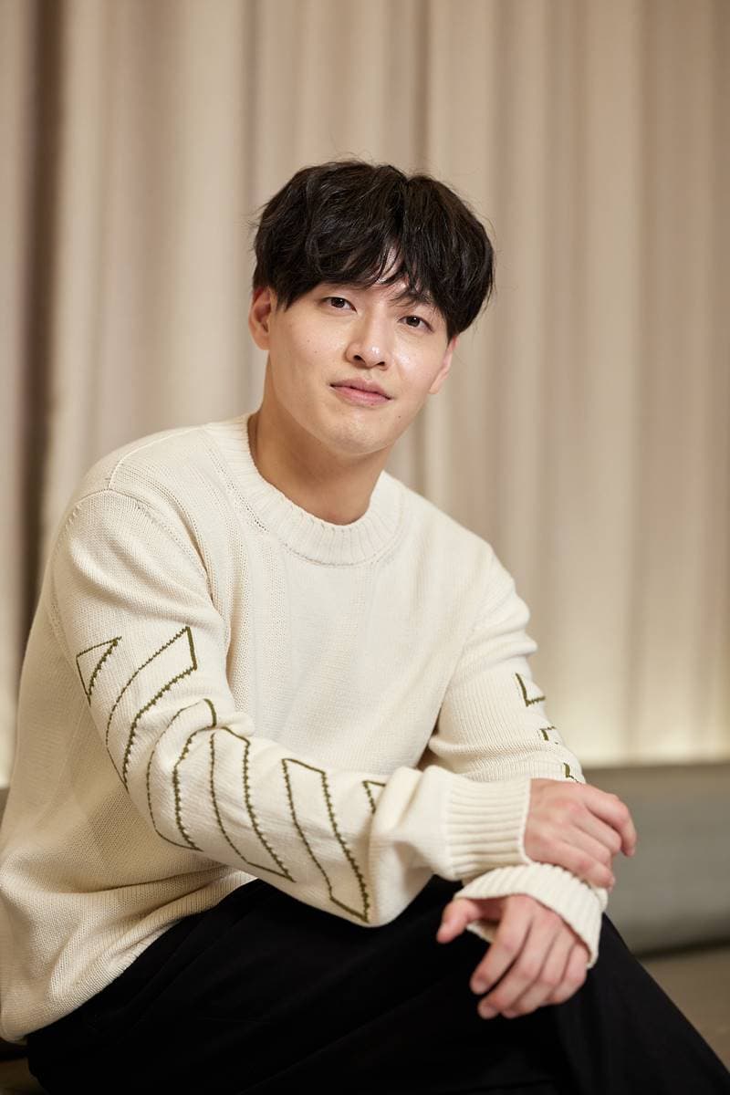 Kang Ha Neul to Play Obscure Actor in the New KBS Series that Son Ye Jin and Youn Yuh Jung Are in Talks for