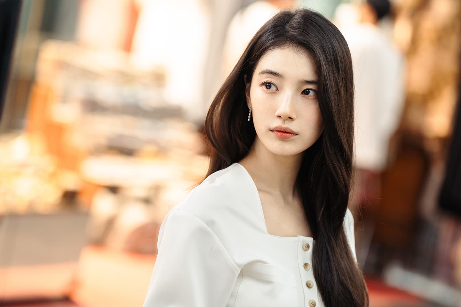 &#8216;Genie, Make a Wish&#8217; Writer Praises Thousand Faces of Kim Woo Bin and Strange Beauty of Suzy