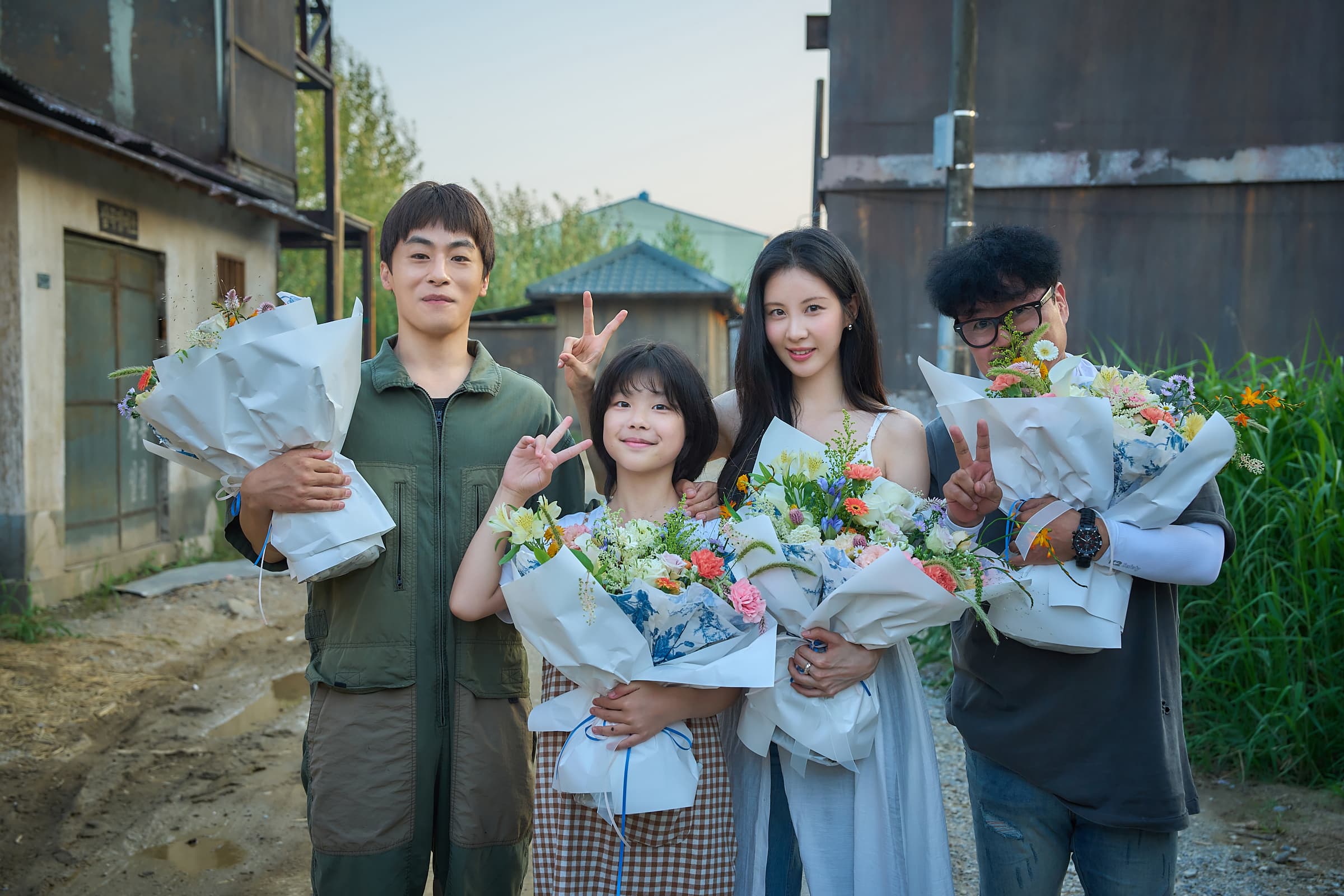 &#8216;Seeking the King&#8217; Finishes Filming With Koo Kyo Hwan and Seohyun in Lead Roles