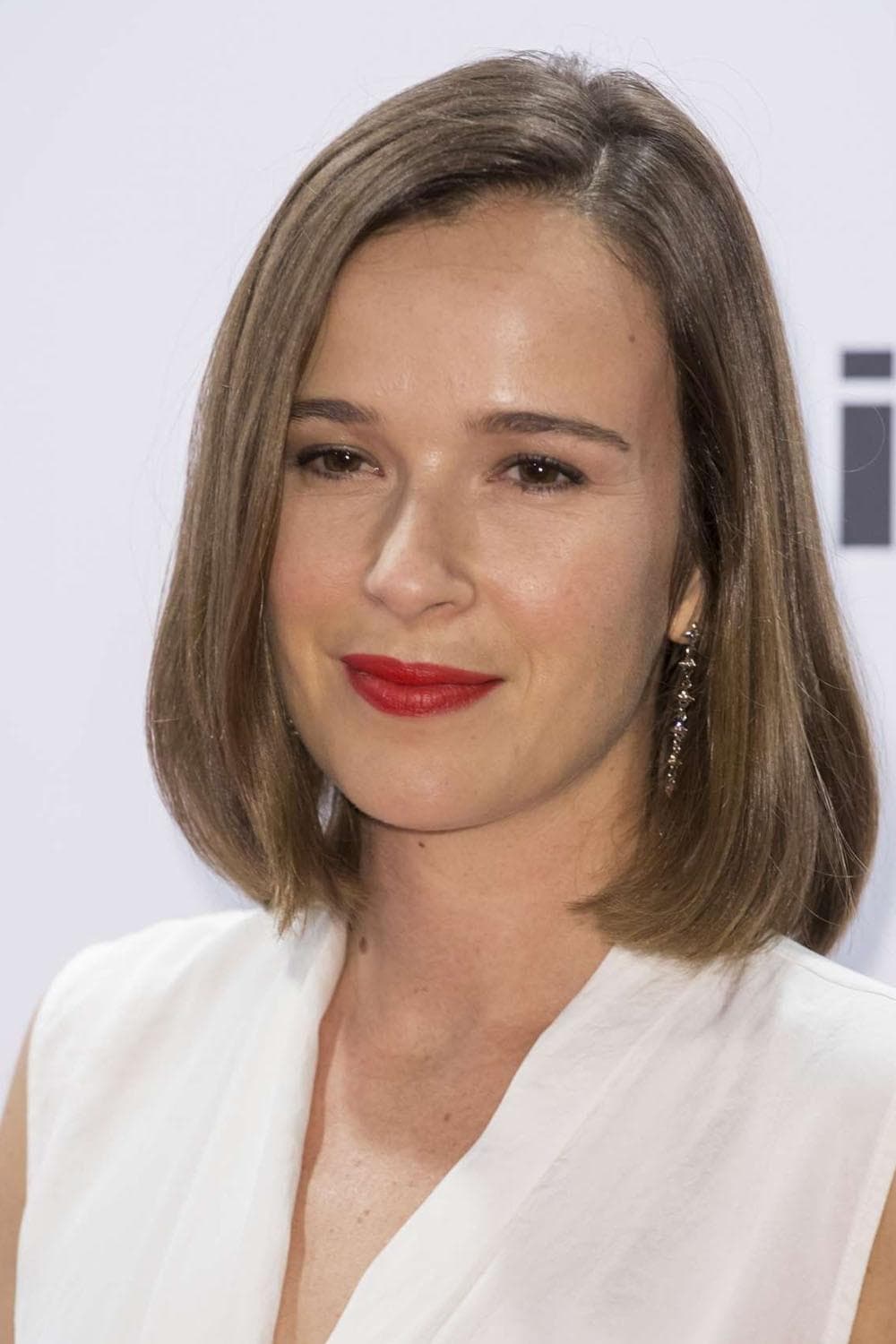 Claire van der Boom Profile Photo