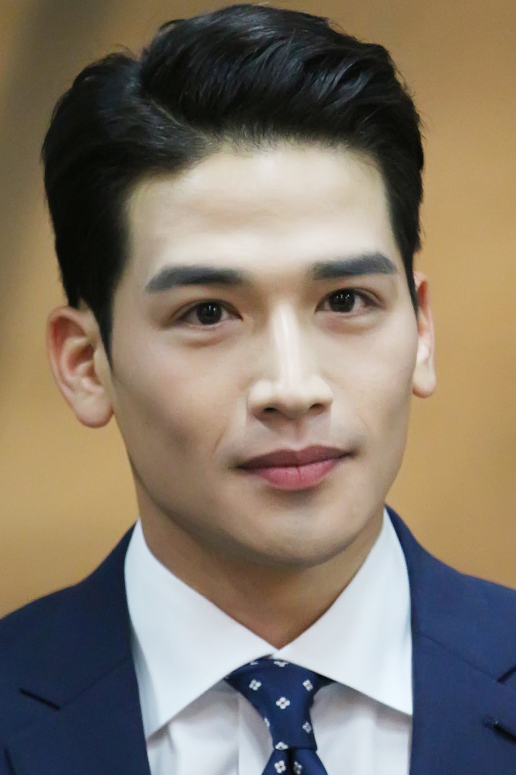 Yoo Gun Profile Photo