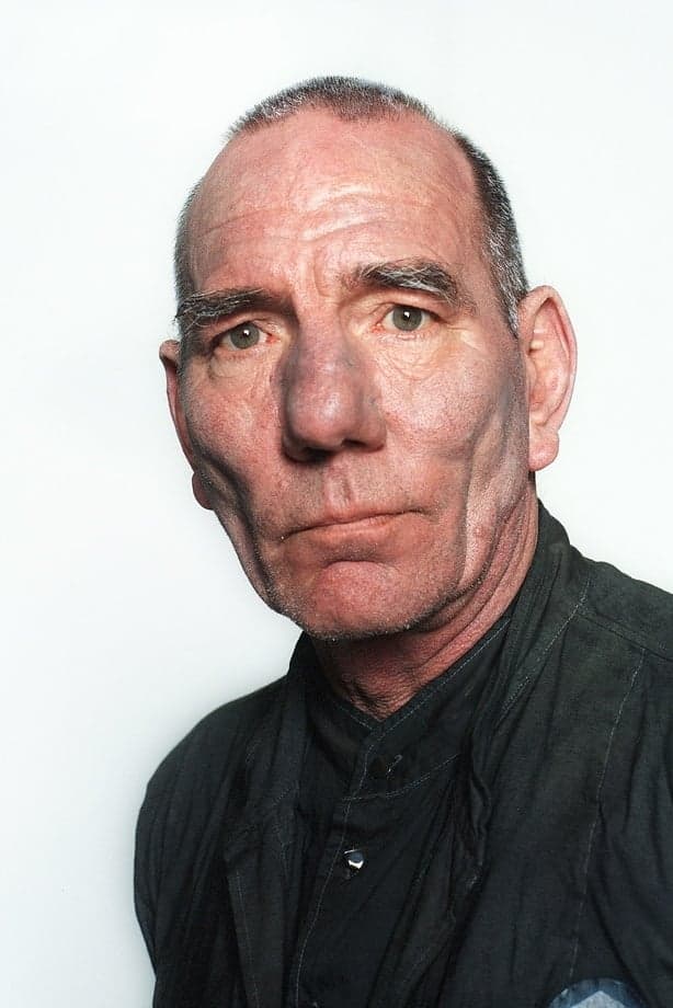 Pete Postlethwaite Profile Photo