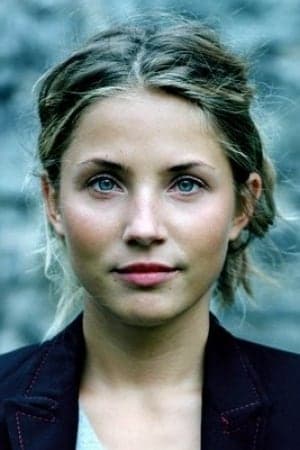 Tuva Novotny Profile Photo