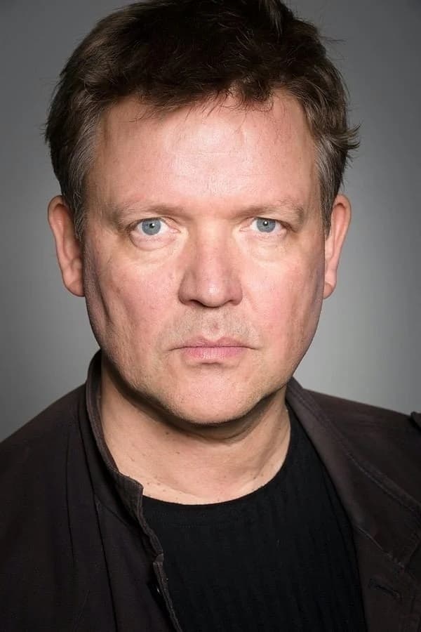 Justus von Dohnányi Profile Photo