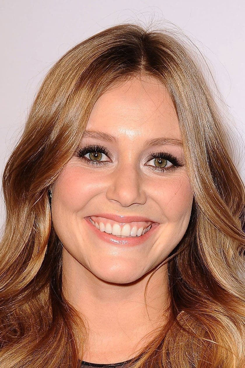 Julianna Guill Profile Photo
