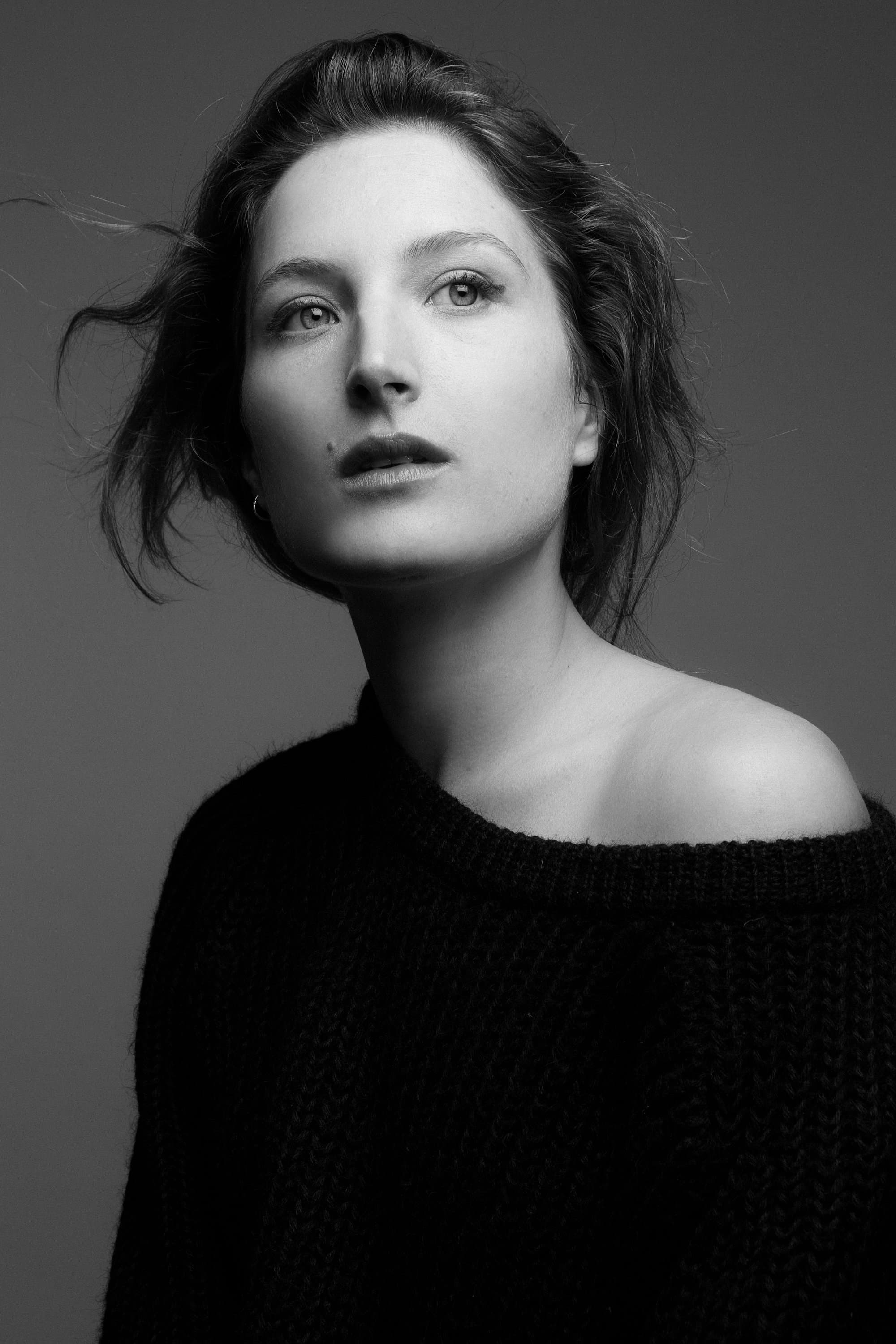 Julia Piaton Profile Photo