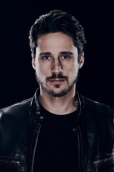 Peter Gadiot Profile Photo
