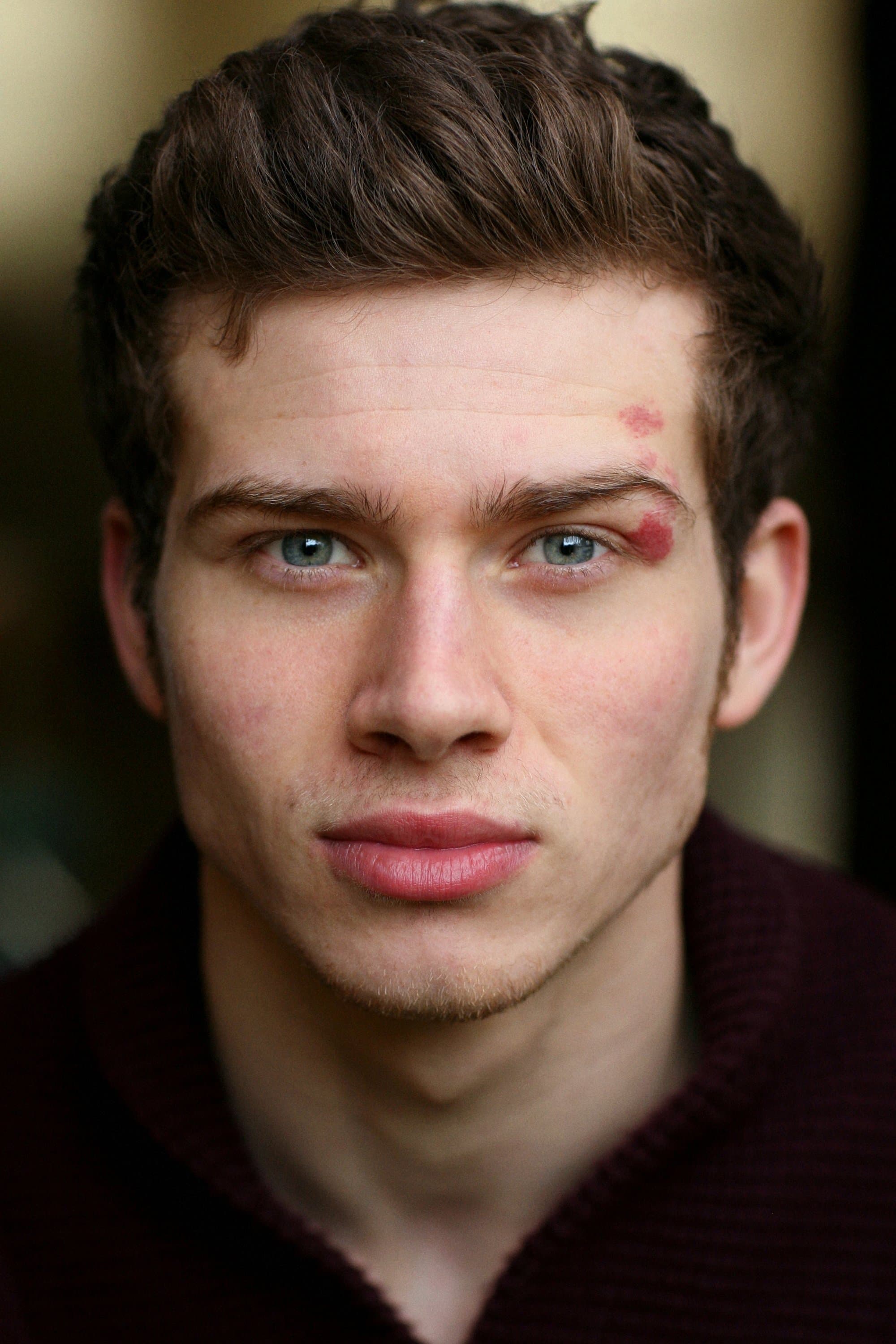 Oliver Stark Profile Photo