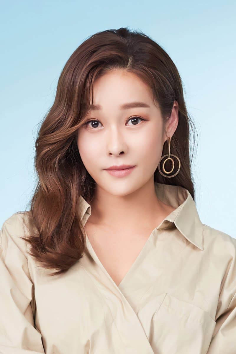Hyun Young Profile Photo
