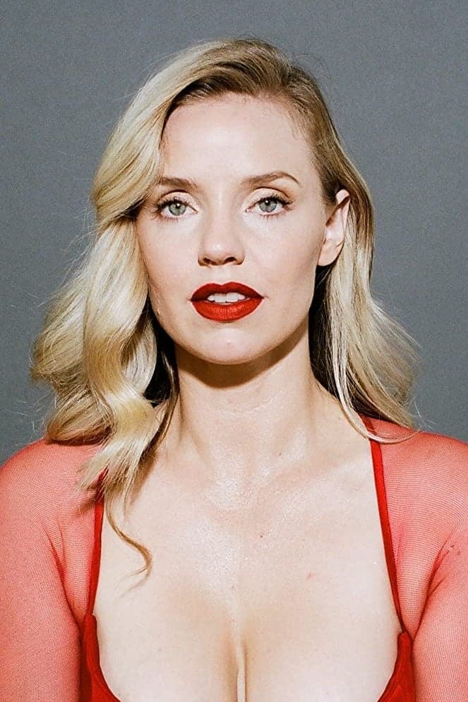Kelli Garner Profile Photo
