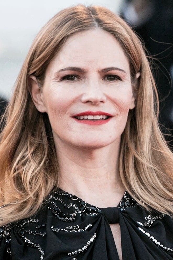 Jennifer Jason Leigh