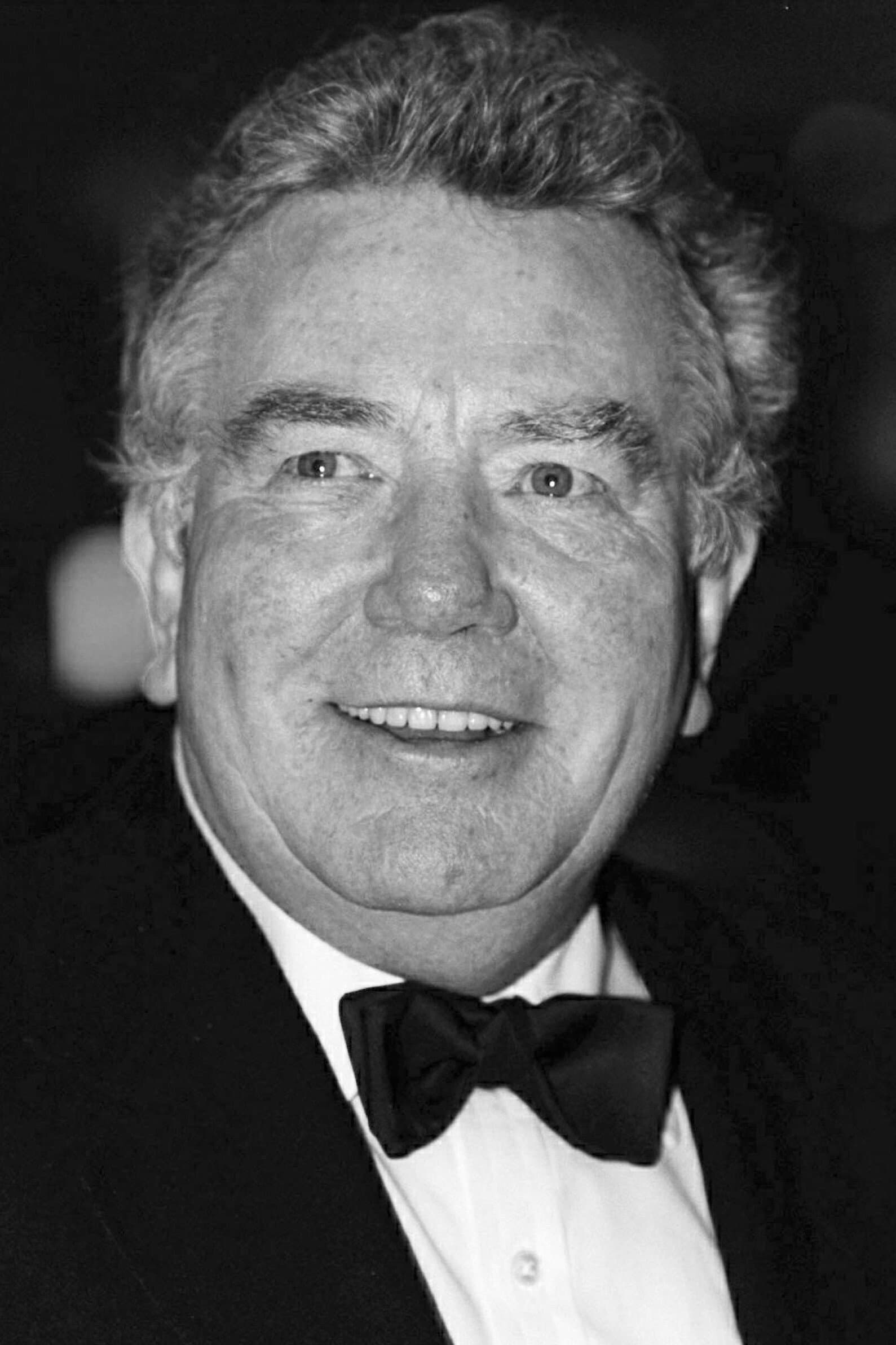 Albert Finney Profile Photo