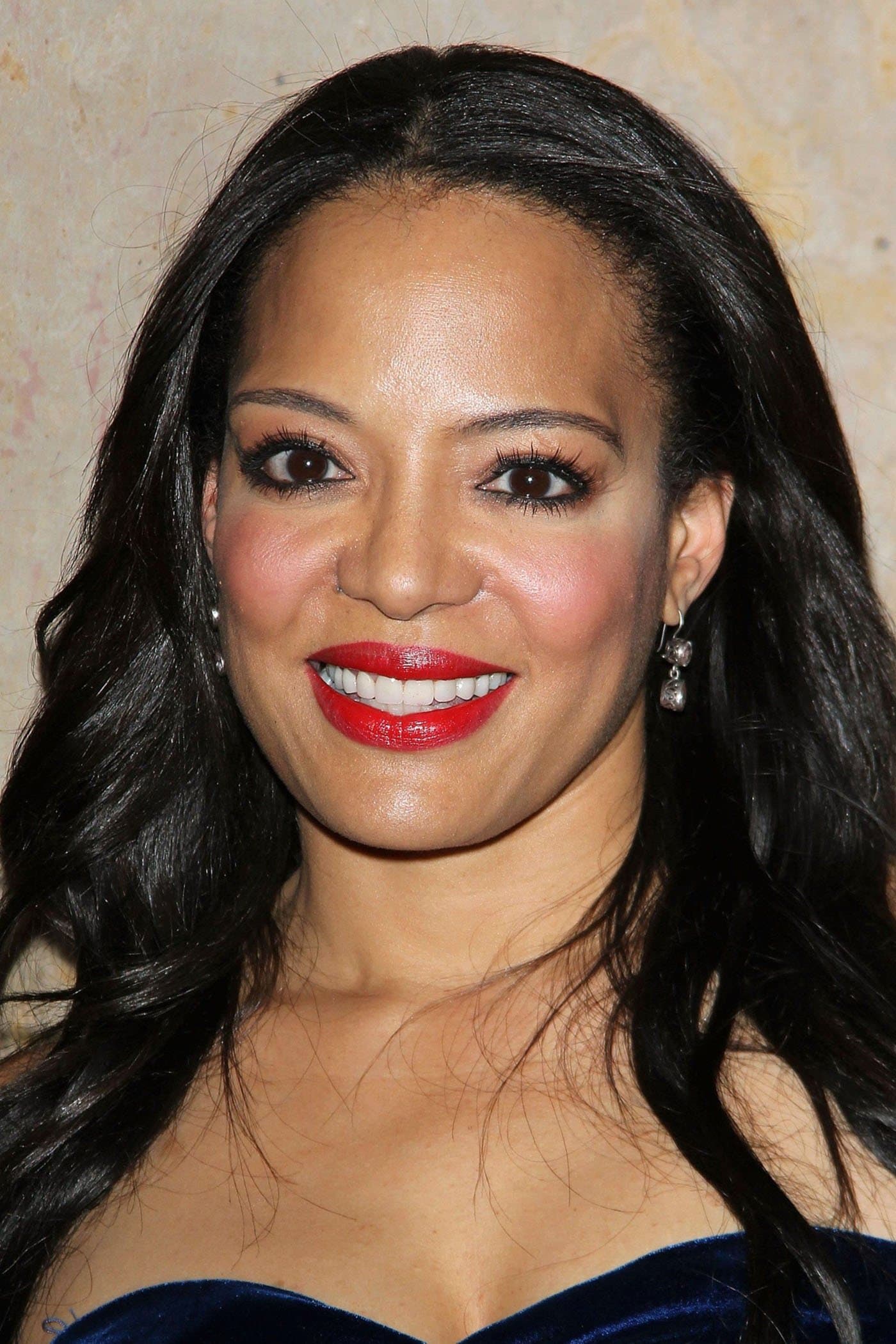 Luna Lauren Velez Profile Photo
