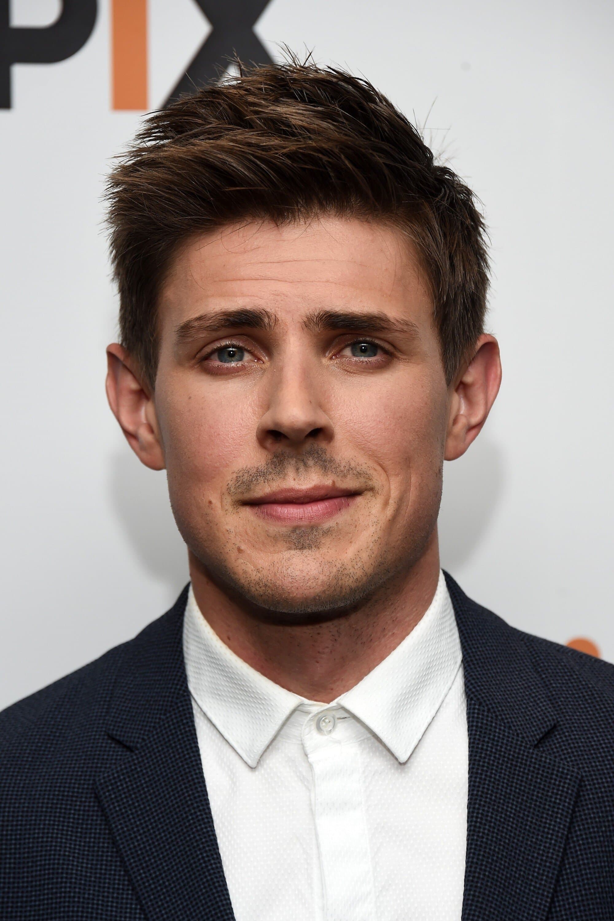 Chris Lowell Profile Photo