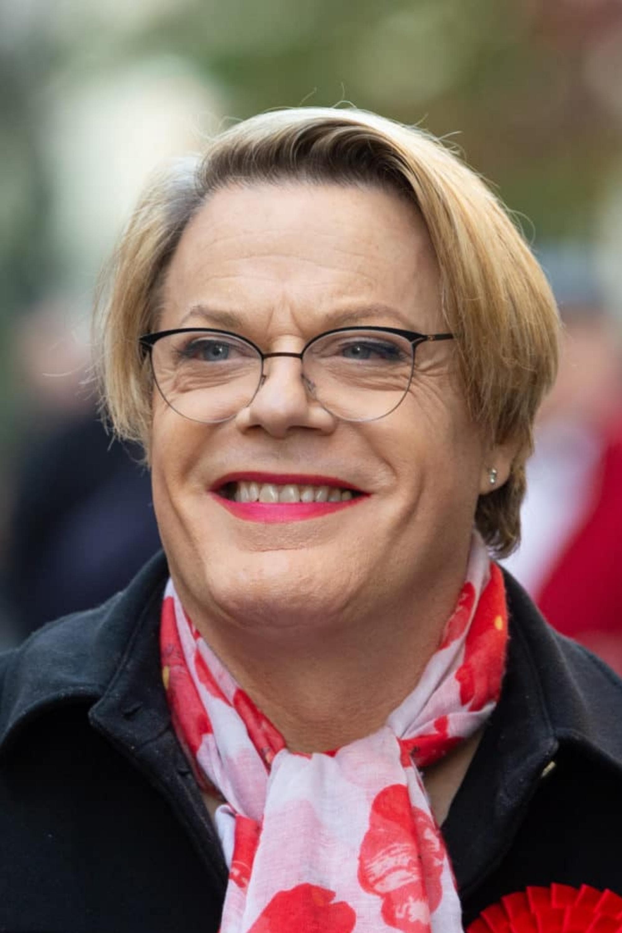 Eddie Izzard Profile Photo