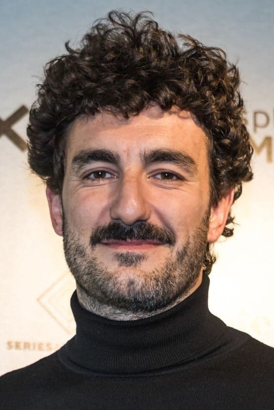 Miki Esparbé Profile Photo