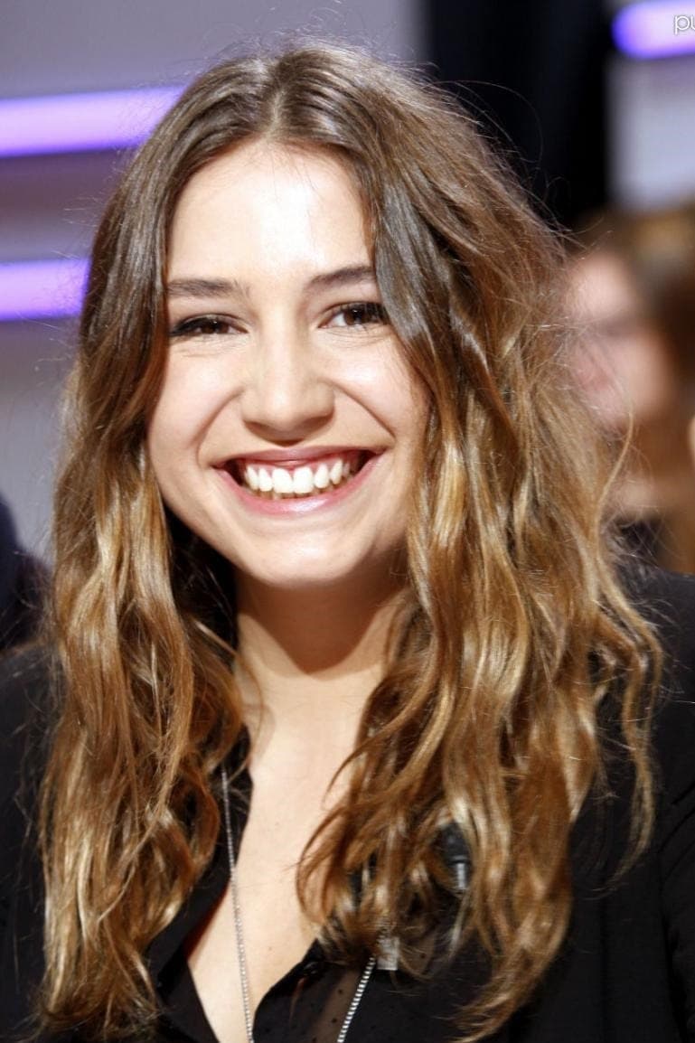 Izïa Higelin Profile Photo