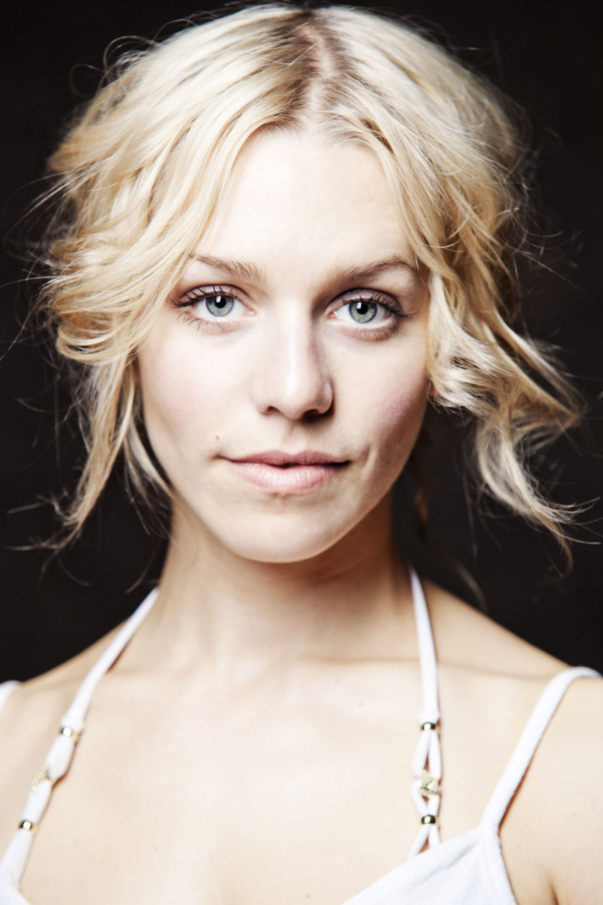 Julia Dietze Profile Photo