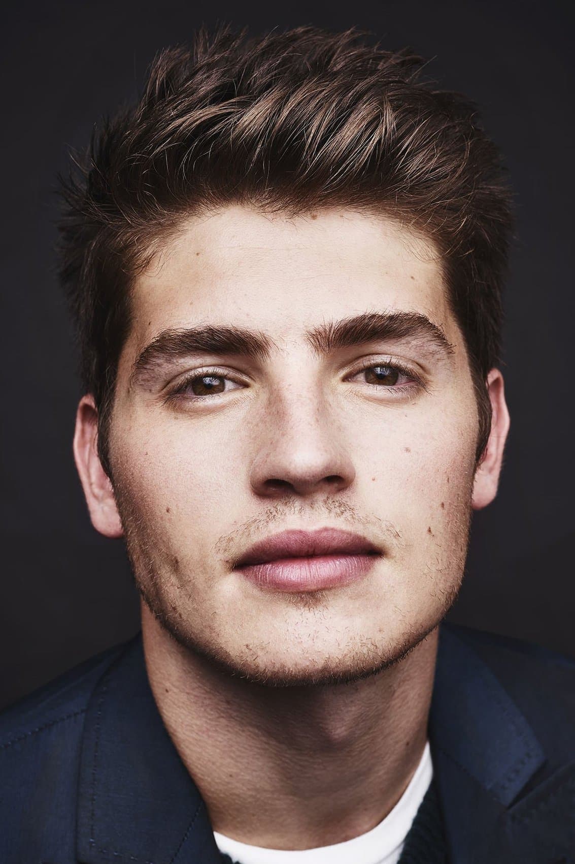 Gregg Sulkin Profile Photo