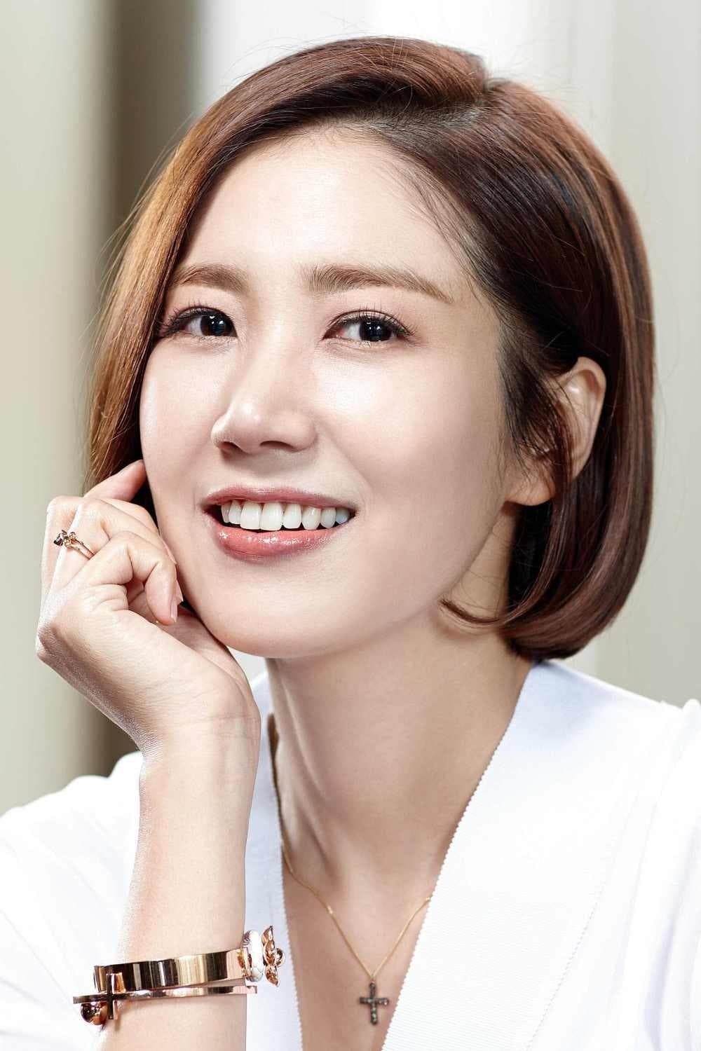 Yoo Ho-jeong Profile Photo